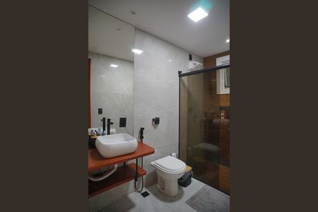 Casa à venda com 249m², 4 quartos e 2 vagas Casa à venda com 249m², 4 quartos e 2 vagasBanheiro Social