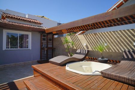 Casa à venda com 249m², 4 quartos e 2 vagas Casa à venda com 249m², 4 quartos e 2 vagasCobertura