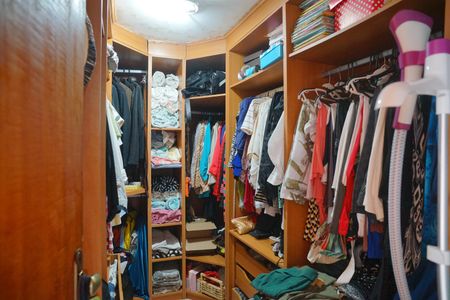 Casa à venda com 249m², 4 quartos e 2 vagas Casa à venda com 249m², 4 quartos e 2 vagasCloset do quarto 4
