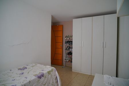 Casa à venda com 249m², 4 quartos e 2 vagas Casa à venda com 249m², 4 quartos e 2 vagasQuarto 2