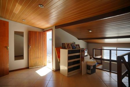 Casa à venda com 249m², 4 quartos e 2 vagas Casa à venda com 249m², 4 quartos e 2 vagasHall
