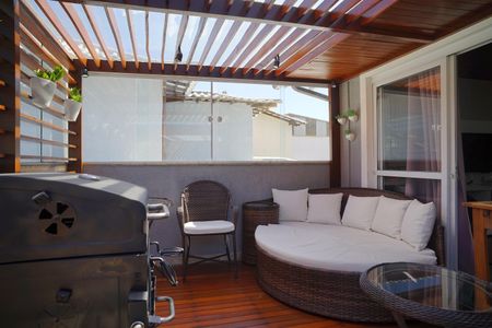 Casa à venda com 249m², 4 quartos e 2 vagas Casa à venda com 249m², 4 quartos e 2 vagasCobertura