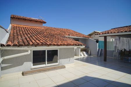 Casa à venda com 249m², 4 quartos e 2 vagas Casa à venda com 249m², 4 quartos e 2 vagasTerraço