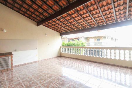 Casa para alugar com 125m², 3 quartos e 2 vagasSacada do Quarto 1