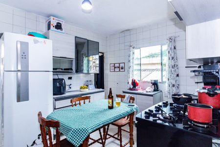 Casa à venda com 120m², 3 quartos e 2 vagas Casa à venda com 120m², 3 quartos e 2 vagasCozinha