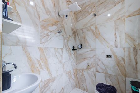 Casa à venda com 120m², 3 quartos e 2 vagas Casa à venda com 120m², 3 quartos e 2 vagasBanheiro