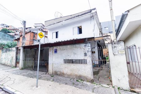 Casa à venda com 120m², 3 quartos e 2 vagas Casa à venda com 120m², 3 quartos e 2 vagasFachada