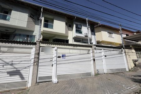 Casa à venda com 144m², 3 quartos e 1 vaga Casa à venda com 144m², 3 quartos e 1 vagaFachada