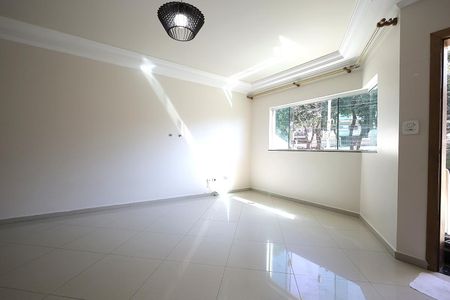 Casa à venda com 144m², 3 quartos e 1 vaga Casa à venda com 144m², 3 quartos e 1 vagaSala