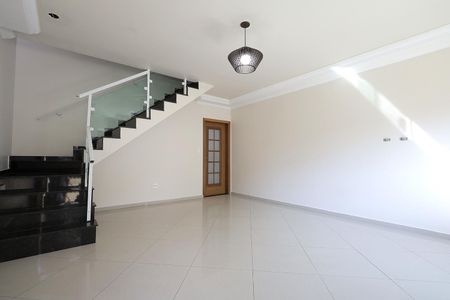 Casa à venda com 144m², 3 quartos e 1 vaga Casa à venda com 144m², 3 quartos e 1 vagaSala
