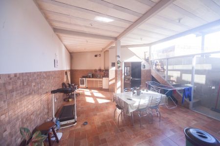 Casa à venda com 360m², 5 quartos e 4 vagasÁrea externa