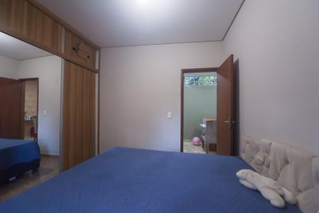 Casa à venda com 360m², 5 quartos e 4 vagasquarto 2