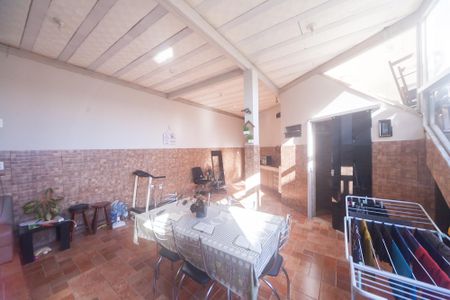 Casa à venda com 360m², 5 quartos e 4 vagasÁrea externa