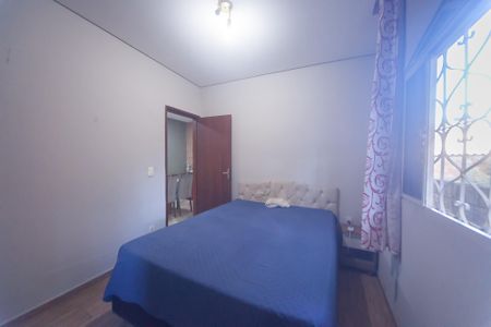 Casa à venda com 360m², 5 quartos e 4 vagasquarto 2