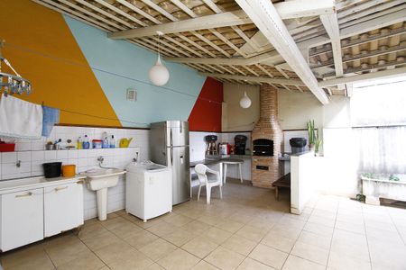 Casa à venda com 4 quartos, 300m² em Carlos Prates, Belo Horizonte