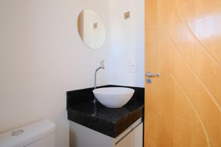 Banheiro de kitnet/studio para alugar com 1 quarto, 24m² em Vila Gomes Cardim, São Paulo