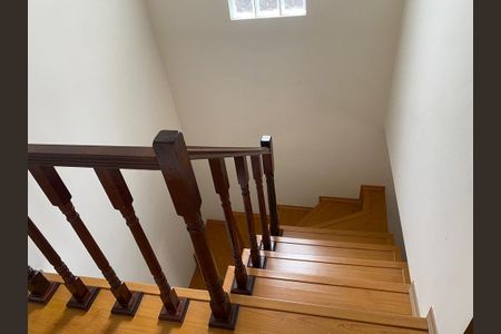 Casa à venda com 164m², 3 quartos e 2 vagasEscada