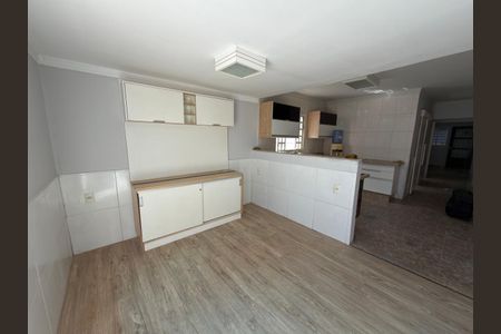 Casa para alugar com 250m², 4 quartos e 2 vagas Casa para alugar com 250m², 4 quartos e 2 vagasCozinha