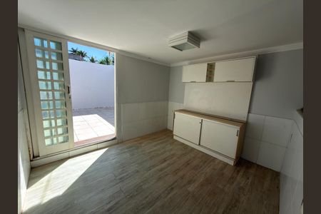 Casa para alugar com 250m², 4 quartos e 2 vagas Casa para alugar com 250m², 4 quartos e 2 vagasCozinha