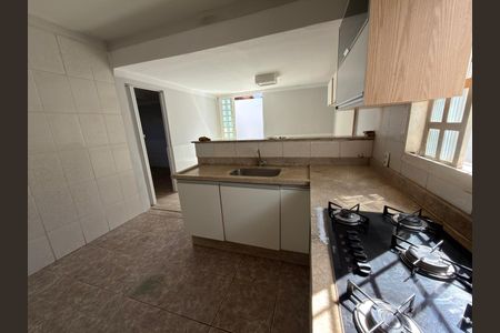 Casa para alugar com 250m², 4 quartos e 2 vagas Casa para alugar com 250m², 4 quartos e 2 vagasCozinha