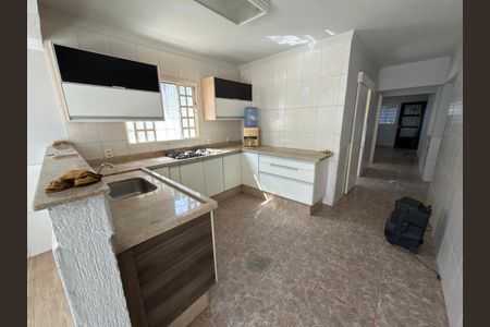 Casa para alugar com 250m², 4 quartos e 2 vagas Casa para alugar com 250m², 4 quartos e 2 vagasCozinha