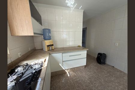 Casa para alugar com 250m², 4 quartos e 2 vagas Casa para alugar com 250m², 4 quartos e 2 vagasCozinha