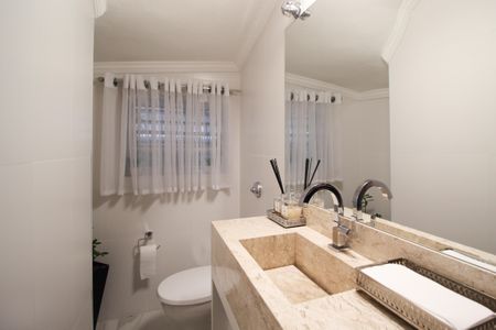Casa à venda com 206m², 3 quartos e 2 vagasLavabo