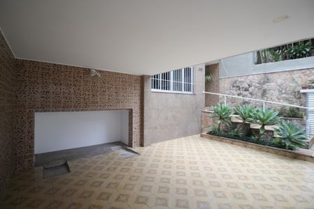 Casa à venda com 206m², 3 quartos e 2 vagasGaragem/Entrada