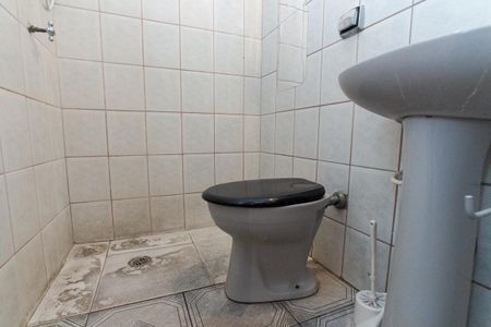 Banheiro de casa para alugar com 1 quarto, 90m² em Vila Nilo, São Paulo