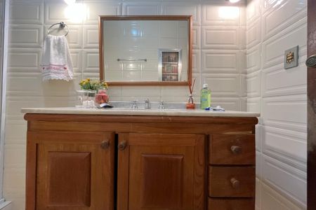 Casa de condomínio para alugar com 150m², 4 quartos e 2 vagasBanheiro social 