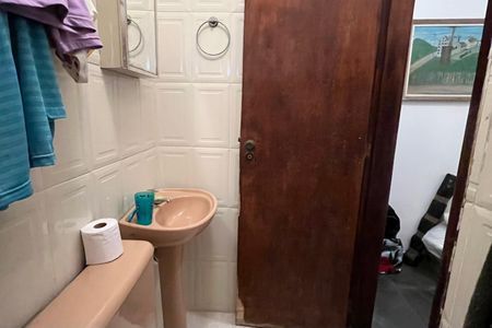 Casa de condomínio para alugar com 150m², 4 quartos e 2 vagasBanheiro de serviço