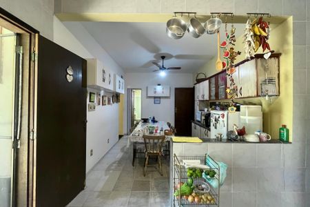 Casa de condomínio para alugar com 150m², 4 quartos e 2 vagasCozinha 