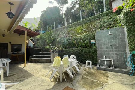 Casa de condomínio para alugar com 150m², 4 quartos e 2 vagasQuintal 