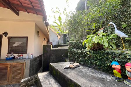 Casa de condomínio para alugar com 150m², 4 quartos e 2 vagasQuintal 