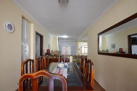 Casa à venda com 300m², 6 quartos e 3 vagas Casa à venda com 300m², 6 quartos e 3 vagasSALA