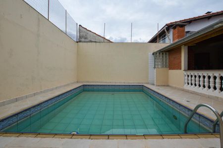 Casa à venda com 300m², 6 quartos e 3 vagas Casa à venda com 300m², 6 quartos e 3 vagasPISCINA
