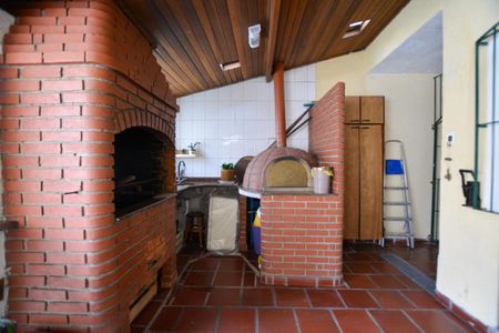Casa à venda com 300m², 6 quartos e 3 vagas Casa à venda com 300m², 6 quartos e 3 vagasCHURRASQUEIRA