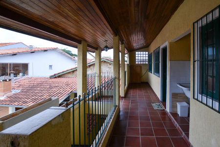 Casa à venda com 300m², 6 quartos e 3 vagas Casa à venda com 300m², 6 quartos e 3 vagasEDICULA