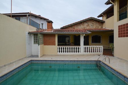 Casa à venda com 300m², 6 quartos e 3 vagas Casa à venda com 300m², 6 quartos e 3 vagasPISCINA