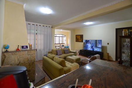 Casa à venda com 300m², 6 quartos e 3 vagas Casa à venda com 300m², 6 quartos e 3 vagasSALA