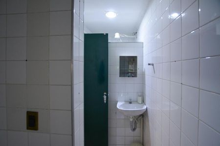 Casa à venda com 300m², 6 quartos e 3 vagas Casa à venda com 300m², 6 quartos e 3 vagasBANHEIRO 2 - FUNDOS