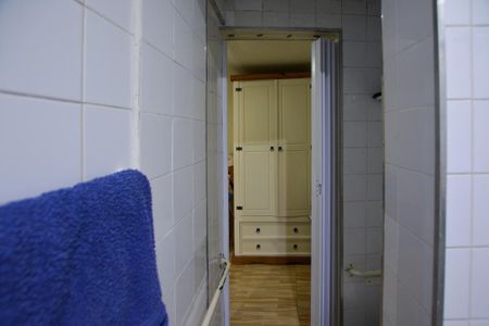 Casa à venda com 300m², 6 quartos e 3 vagas Casa à venda com 300m², 6 quartos e 3 vagasFUNDOS - BANHEIRO
