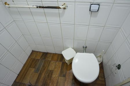 Casa à venda com 300m², 6 quartos e 3 vagas Casa à venda com 300m², 6 quartos e 3 vagasEDICULA - BANHEIRO