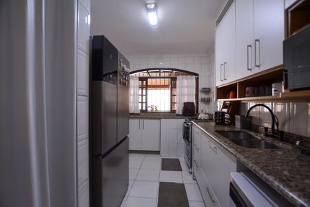 Casa à venda com 300m², 6 quartos e 3 vagas Casa à venda com 300m², 6 quartos e 3 vagasCOZINHA