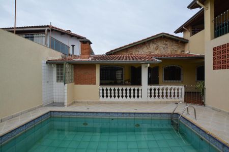 Casa à venda com 300m², 6 quartos e 3 vagas Casa à venda com 300m², 6 quartos e 3 vagasPISCINA