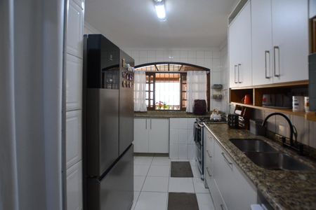 Casa à venda com 300m², 6 quartos e 3 vagas Casa à venda com 300m², 6 quartos e 3 vagasAREA DE SERVIÇO