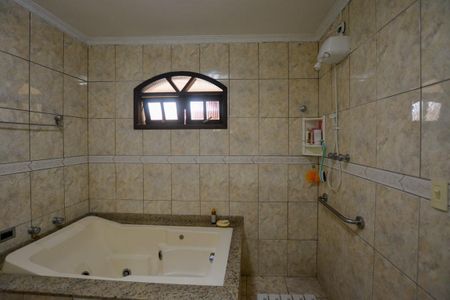 Casa à venda com 300m², 6 quartos e 3 vagas Casa à venda com 300m², 6 quartos e 3 vagasSUÍTE - BANHEIRO