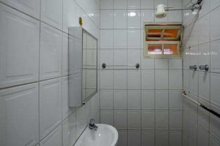 Casa à venda com 300m², 6 quartos e 3 vagas Casa à venda com 300m², 6 quartos e 3 vagasEDICULA - BANHEIRO