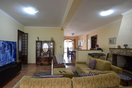 Casa à venda com 300m², 6 quartos e 3 vagas Casa à venda com 300m², 6 quartos e 3 vagasSALA