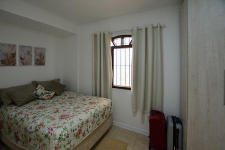 Casa à venda com 300m², 6 quartos e 3 vagas Casa à venda com 300m², 6 quartos e 3 vagasQUARTO 2